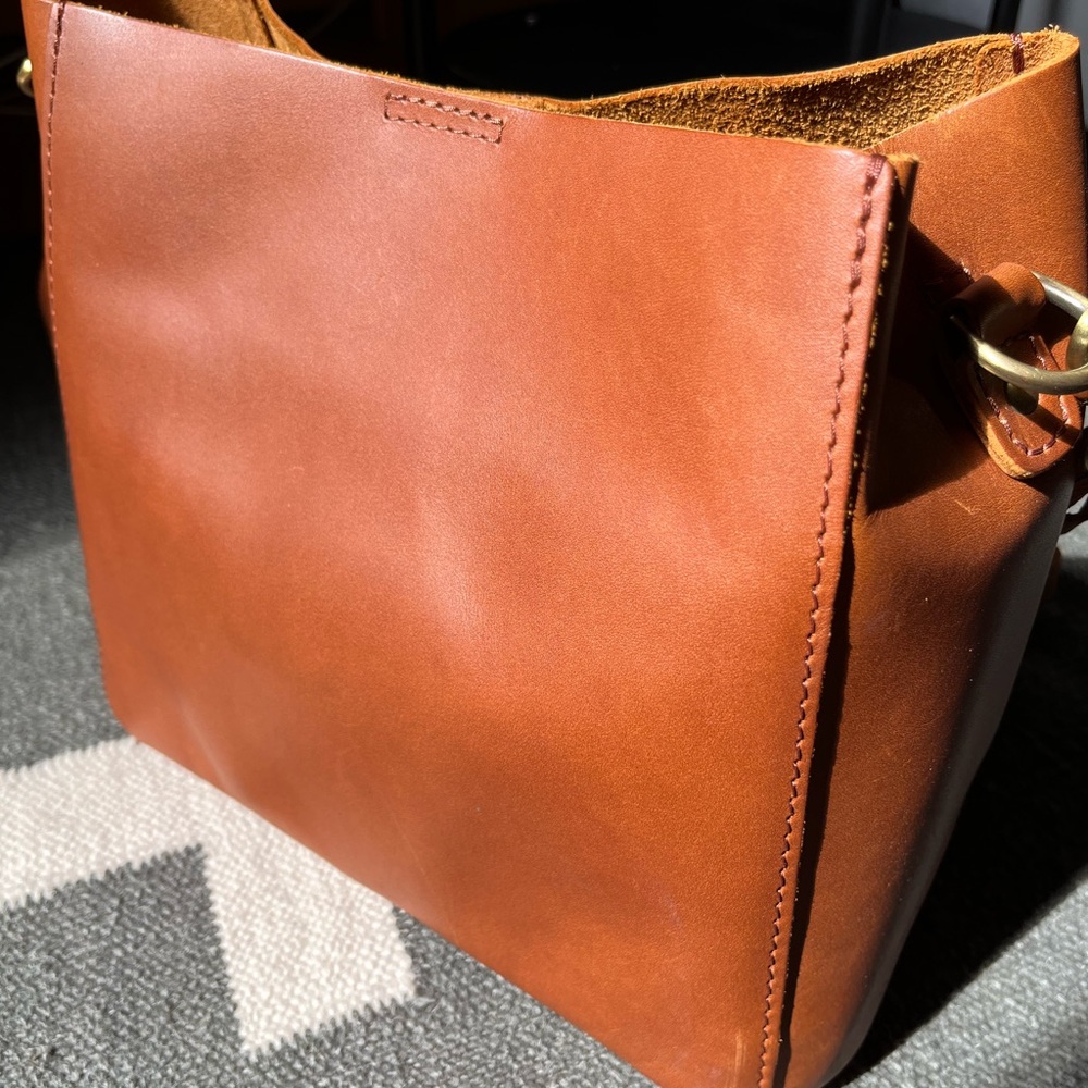Portland Leather Goods PLG Butterfly Bucket Bag - Picture 2 of 9